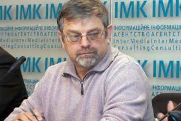 Янукович не имел права подписывать законы, принятые группой товарищей, — Небоженко