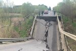 На трассе Львов-Луцк обвалился мост: фото и видео