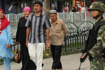 «Хто сильний, той і правий»: як Китай намагається «перевиховати» уйгурів