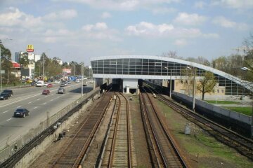 Станція метро "Дарниця"