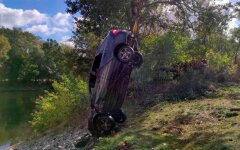 На Полтавщине из реки достали утонувшее авто с людьми