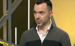 Арестович ответил на обвинения Захаровой в срыве работы КПВВ на Донбассе