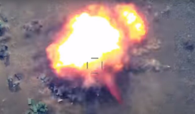 Азербайджан опубликовал новое видео ударов с дронов