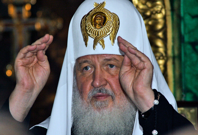 Патриарх Кирилл приехал в Киев и сразу отслужил молебен
