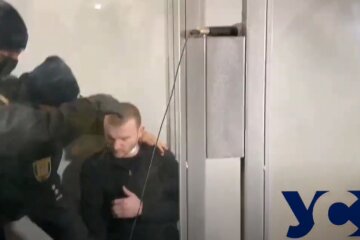 Убийца Даши Лукьяненко порезал себе горло в суде