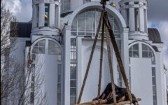 Зверства рашистов в Буче, Бо Уиллимон, карточный домик