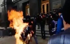 самосожжение возле Офиса Президента
