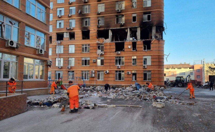 Зеленский: Из-за удара россиян пострадали 159 человек, 39 погибло