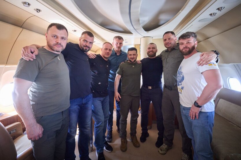 Буданов відповів на маячню Пєскова про повернення командирів "Азова"