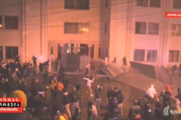 "Майдан" в Грузии: начался жесткий разгон протестующих после отказа выполнять требования народа
