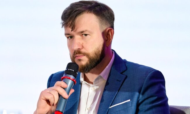 Денис Улютин