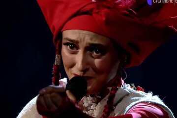 Алина Паш, певица
