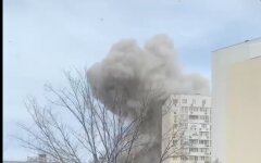 Момент попадания ракеты в жилой дом в Одессе
