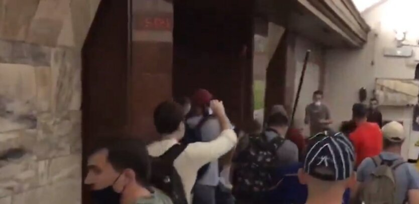 Драка в киевском метро,Анатолий Шарий,партия Шария,сторонники Шария,украинские националисты