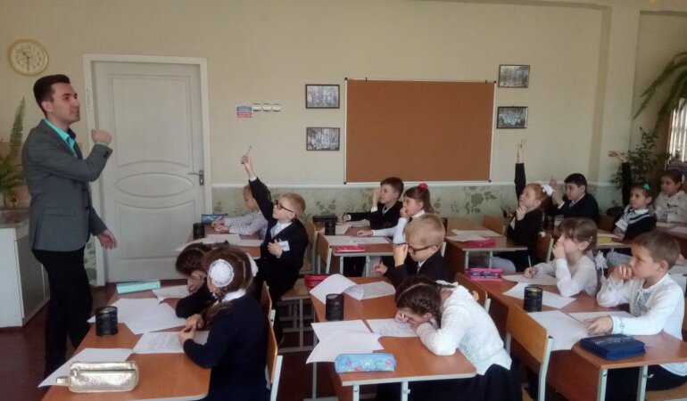 Бронирование учителей / Фото: FB/Andrey Oleynik