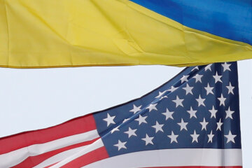 Прапори України та США, фото