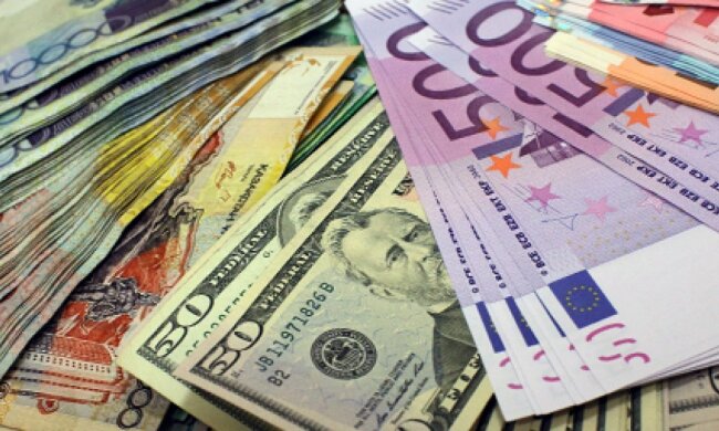 Курс долара та євро