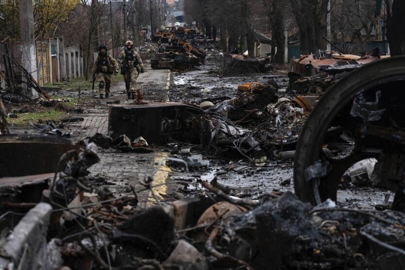 Разрушенные оккупантамы города Украины / Фото: Mykhail Dzhos, AP Photo и др.