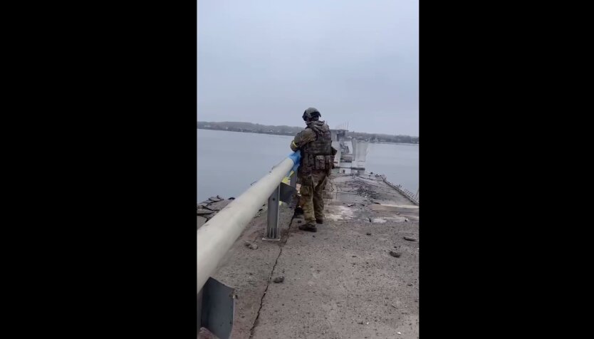 ЗСУ підняли український прапор над Антонівським мостом
