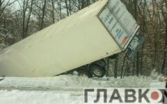 фура в кювете