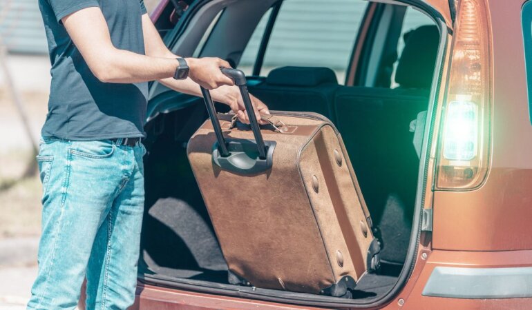 Выезд мужчин за границу