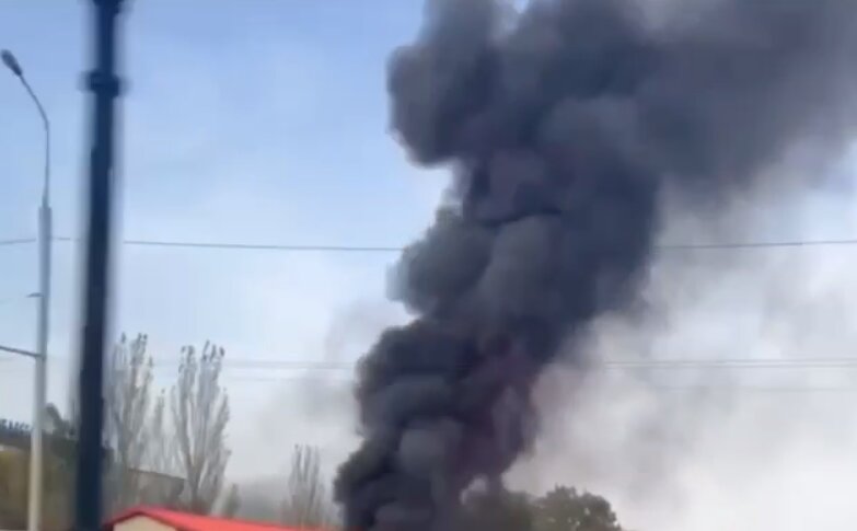 В центре Донецка "пропущенный": в небо поднялся столб черного дыма