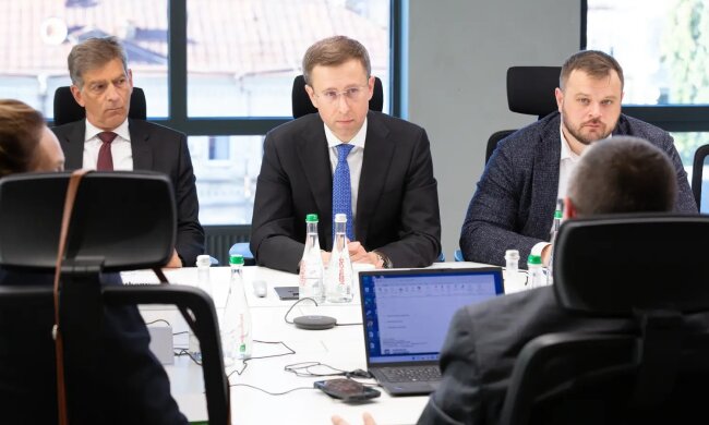 Голова правління НАК "Нафтогаз України" Сергій Корецький на зустрічі з місією МВФ