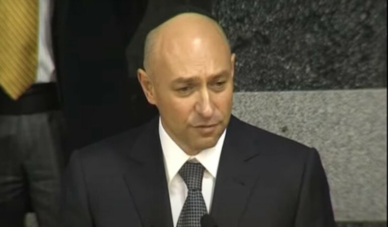 Боголюбов вступил в борьбу за ПриватБанк