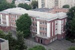 Директор гимназии не пускала детей в шортах