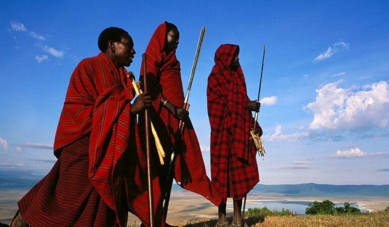 World_Africa_Masai_at_the_Edge_of_the_Ngorongoro___Tanzania___Africa