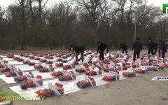 Семьям убитых в Украине кадыровцев раздают картофель и лук