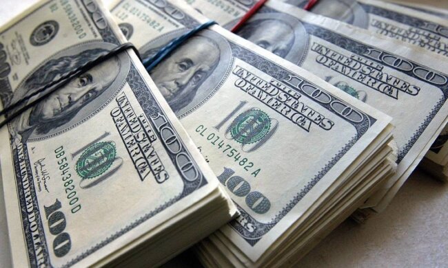 Обмен долларов в Украине / Фото: Facebook / НБУ