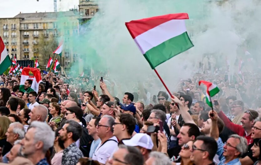 Демонстрацию возглавил бывший член правящей партии Венгрии "Фидес" Петер Мадьяр