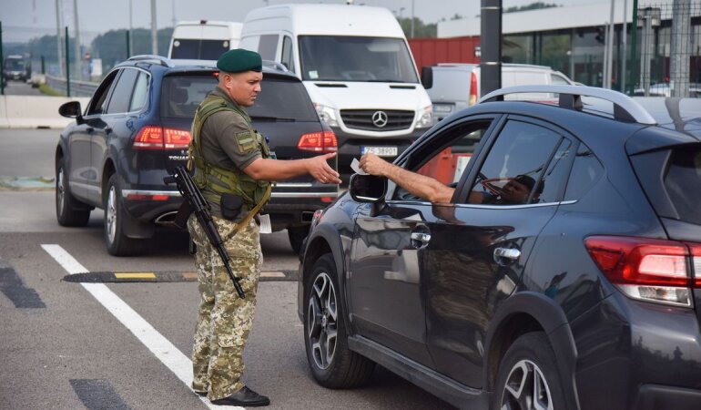 Выезд за границу / Фото: Getty Images