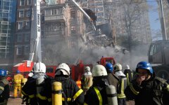 Последствия удара по жилому дому в Киеве иранским дроном, фото