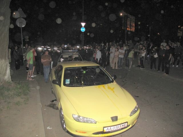 Киевляне едва не линчевали водителя, который давил людей на тротуаре 