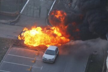 Возле дома Луценко в Киеве взорвался автомобиль Lexus