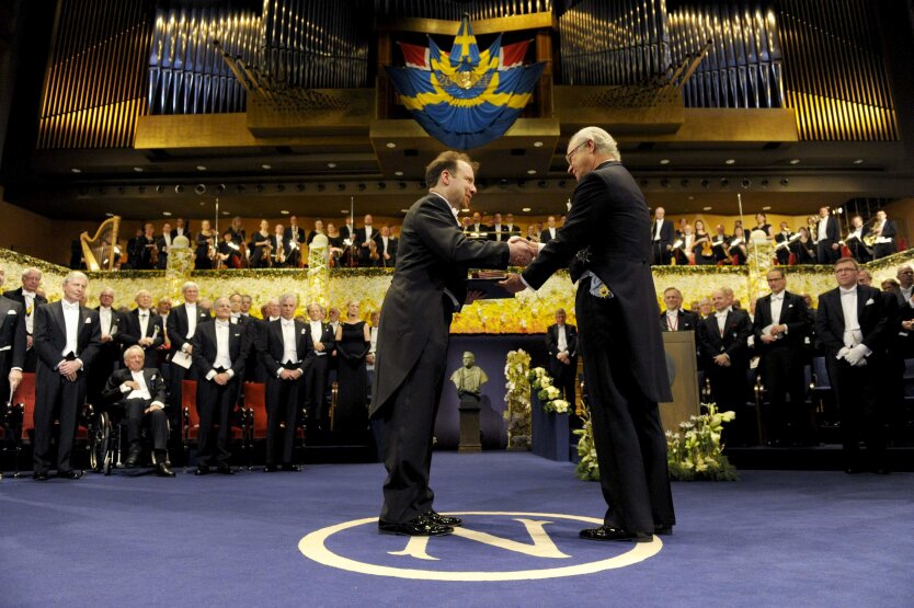 Adam Riess of the U.S. receives the Nobel Prize for Physics from Swedish King Carl Gustaf  at the Concert Hall in Stockholm