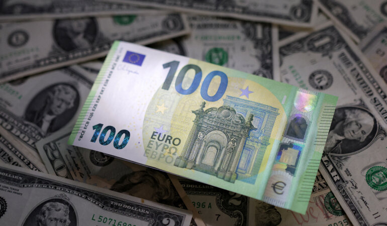 Доллары и евро