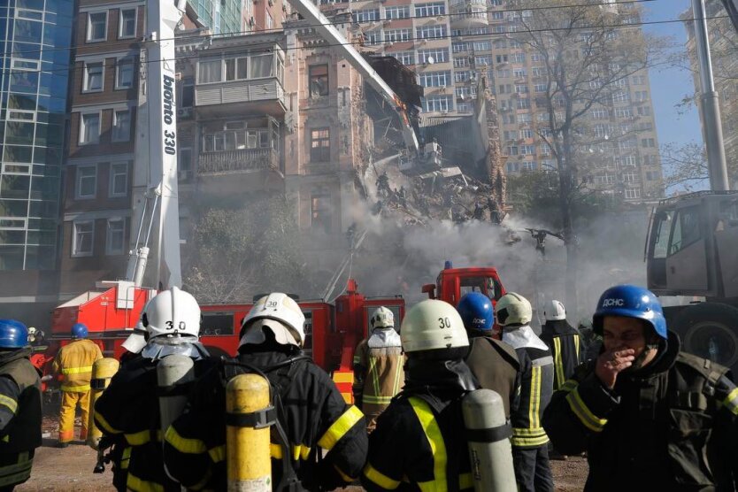 Последствия удара по жилому дому в Киеве иранским дроном, фото