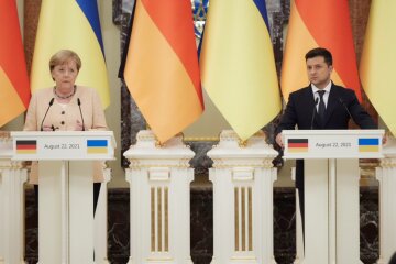 Россия - сторона конфликта: Меркель поддержала отказ Украины от переговоров с боевиками "ЛДНР"