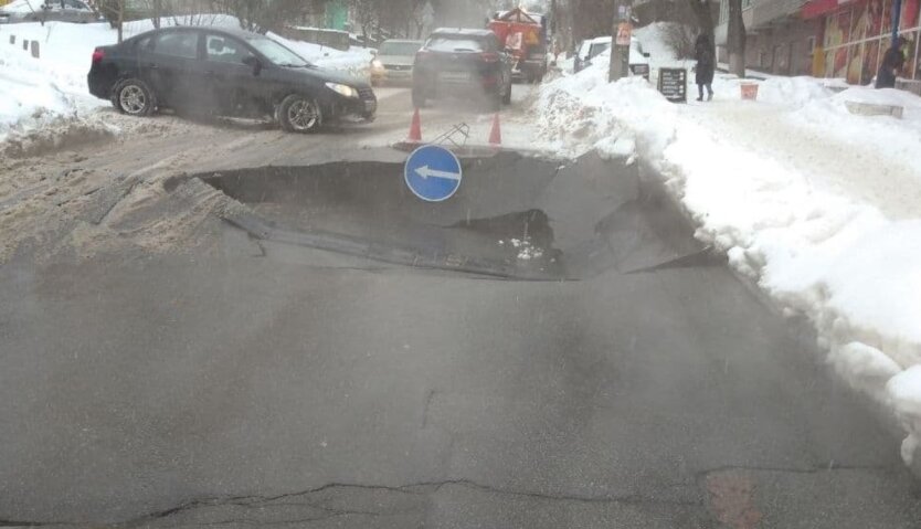 Обвал дороги, Киев, канализация