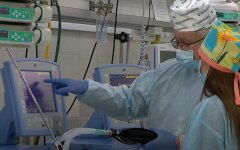 Врачи, аппараты ИВЛ, коронавирус