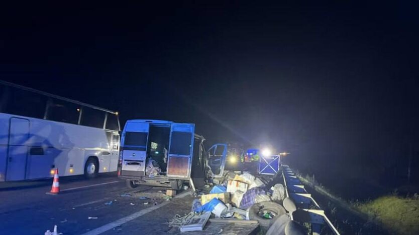 A minibus with Ukrainians crashed in Poland