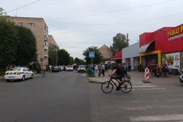 На Волині люди зчинили бунт у ТЦК через затримання чоловіків, військові відповіли