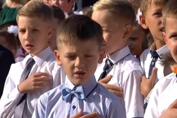 Исполнение гимна Украины, школы, Киевсовет