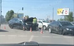В Киеве случилось серьезное ДТП, Tesla вдребезги: видео