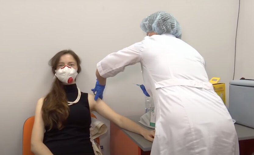 В Украине упала заболеваемость COVID-19 и выросли темпы вакцинации