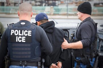 США начали массовую депортацию украинцев: что происходит