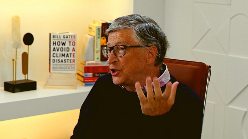 Билл Гейтс отвечает на вопросы в интервью